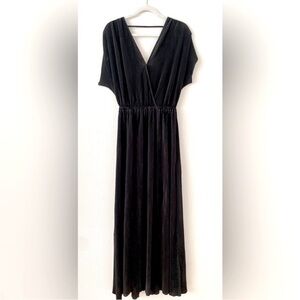 Nordstrom’s Pleated Maxi Dress in Charcoal Gray size Medium